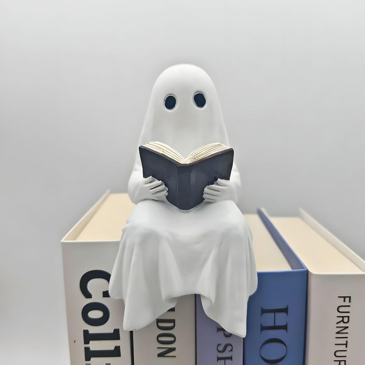 Qaoliffa Reading Ghost Figurine,Ghost Resin Ornament,Halloween Ghost Decorations for Desks, Bookshelves, and Living Rooms