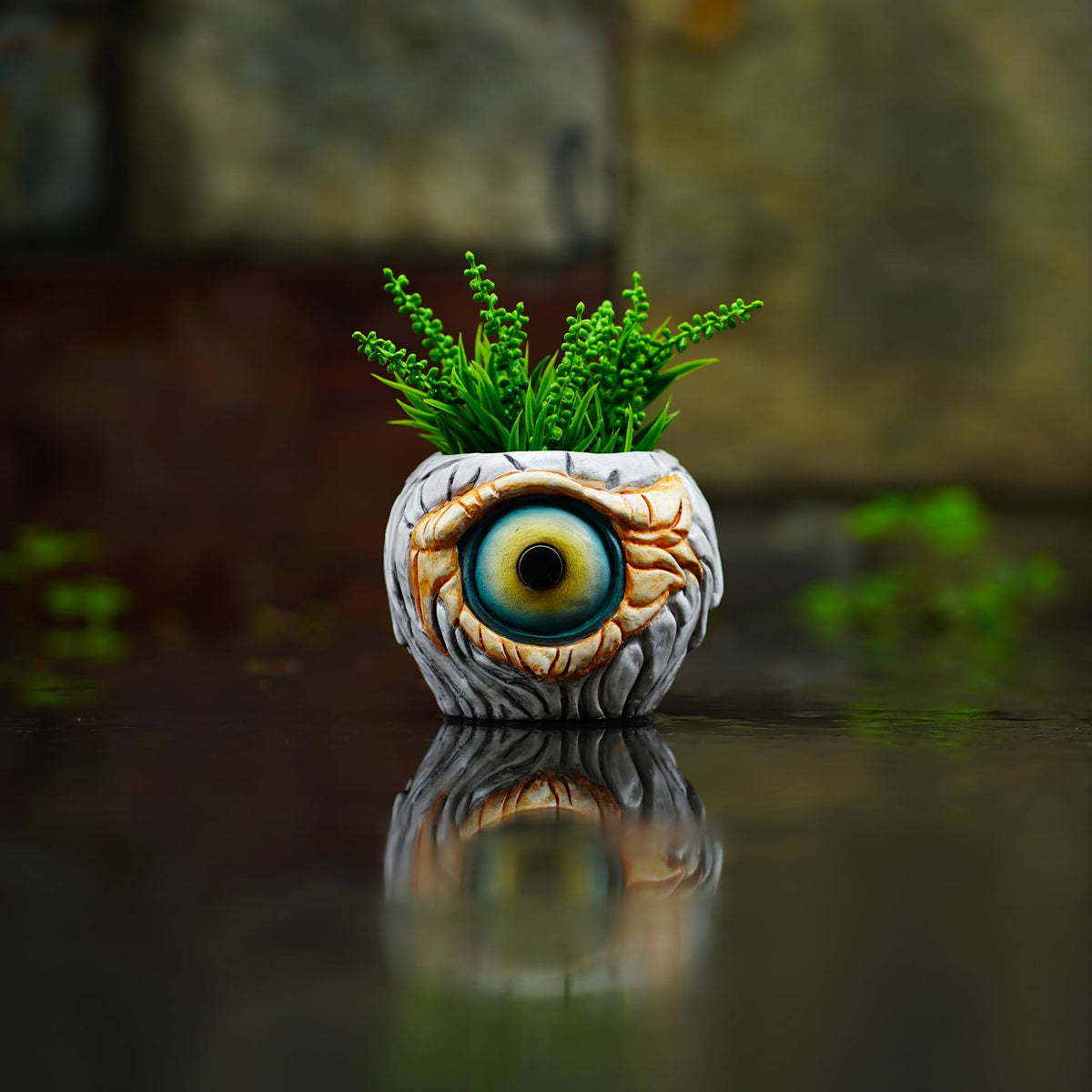Lejoy Monster Eye Design Planter, Resin Succulent Plant Pot with Drainage, Decorative Garden Container (White)