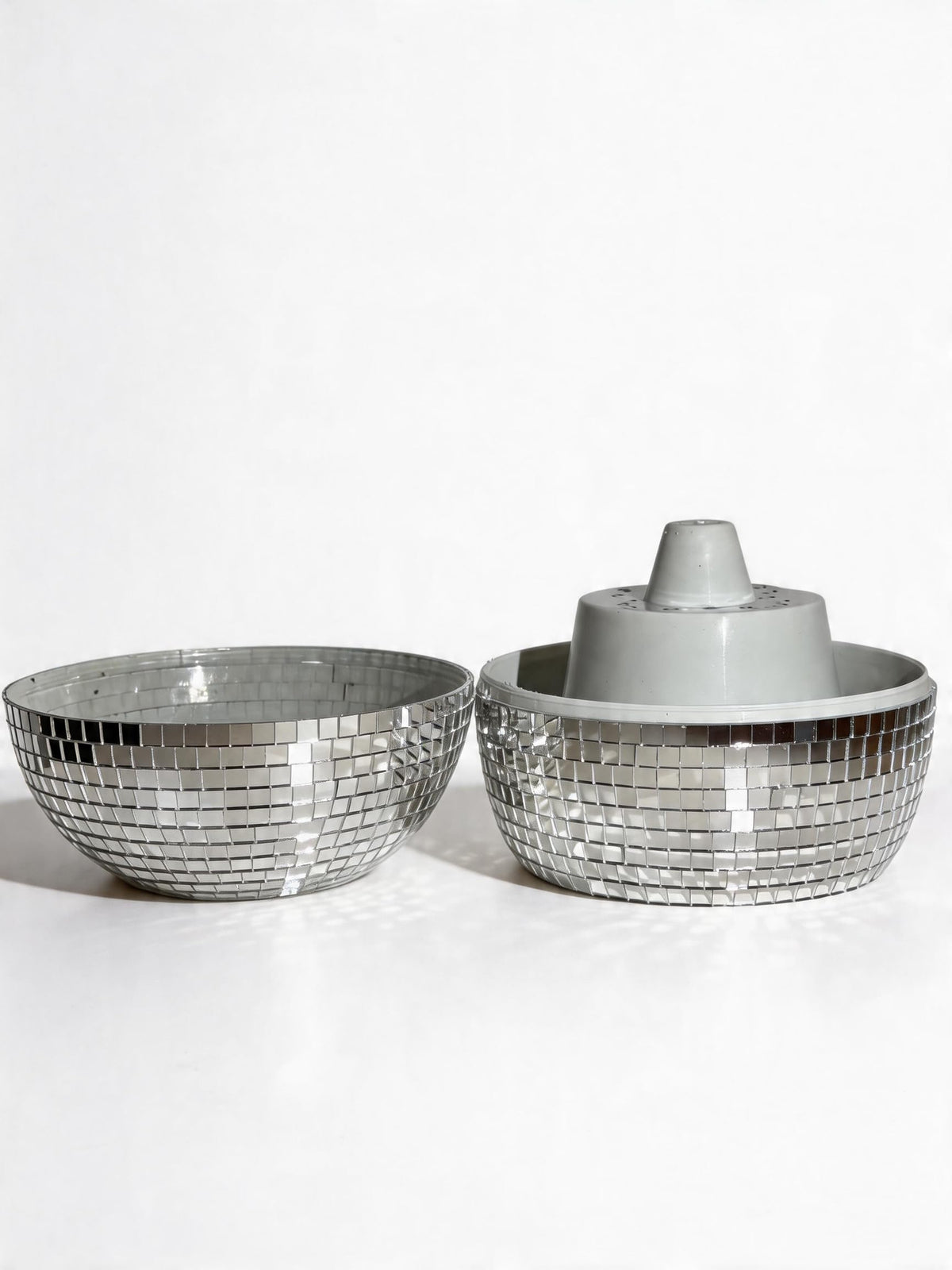 Qiumyanlod Disco Ball Planter,Disco Ball Vase,Disco Flower Pot,Plant Pots,Plant Holder,Silver Mirror Ball Planter,Disco Ball Decoration for Party, Office, Kitchen,Plastics,5 x 5 x 4 inch