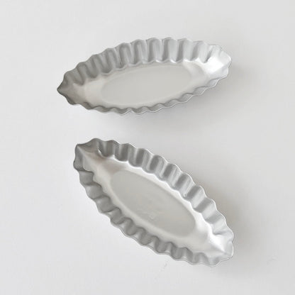 Heluok Tiny Tart Pan Boat Shape, 10PCS Egg Tart Mold Fluted Edge, Wave Flower Aluminum Baking Tool, Reusable Dessert Tray for Small Tartlets, Quiches