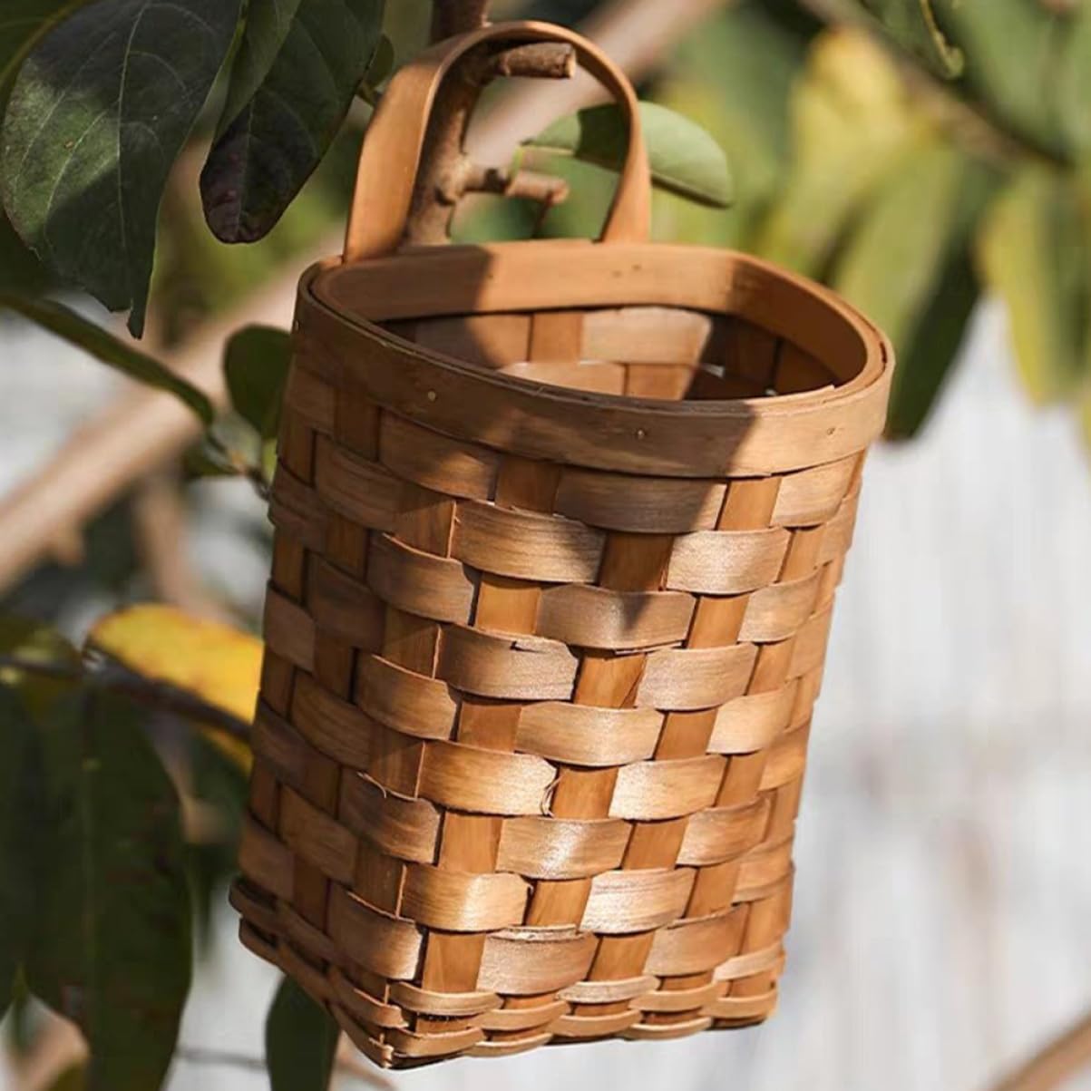 BESPORTBLE Wooden Wall Flower Basket Small Woven Basket Bread Basket Jute Hanging Basket Garlic Basket Hanging Wall Basket Wall Mount Baskets Potato Onion Storage Basket Wicker Vase, 25X17X13.5CM