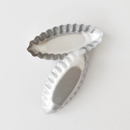 Heluok Tiny Tart Pan Boat Shape, 10PCS Egg Tart Mold Fluted Edge, Wave Flower Aluminum Baking Tool, Reusable Dessert Tray for Small Tartlets, Quiches