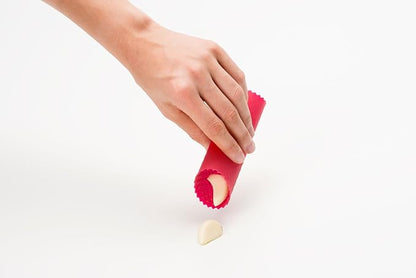 Zyliss Garlic Peeler - Silicone Garlic Peeler Tube Roller for Easy Garlic Skin Removal - Dishwasher Safe - Perfect for Gift & Essential Kitchen Gadgets - Red