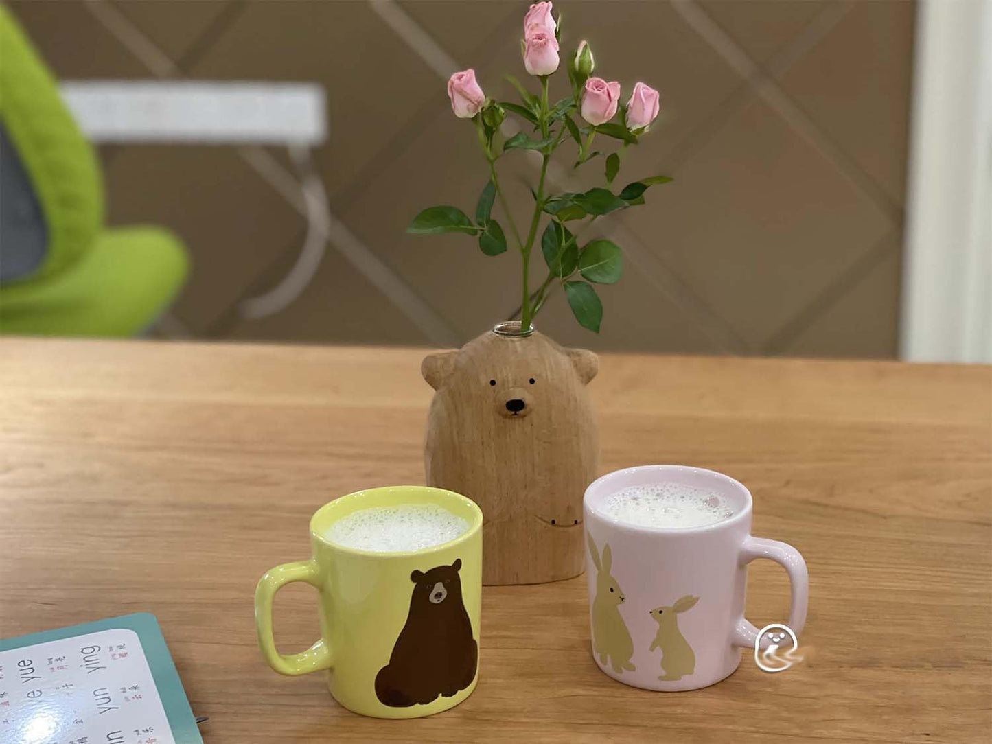 Eyepkildly Handmade Wooden Bear Vase, Solid Wood Bear Statue Vase，Modern Shelf Decor Accents，Cute Bear Decoration Vase,Decorative Solid Wood Handmade Vase，Worth Collecting. (Bear)