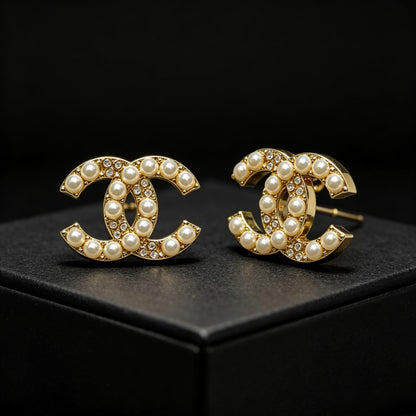 Pearl Rhinestone Interlocking Curved Stud Earrings, Gold Tone Elegant Hollow Geometric Pierced Earrings, Classic Luxury Style Pearl Jewelry Earrings for Women Daily Wedding Party Accessorie