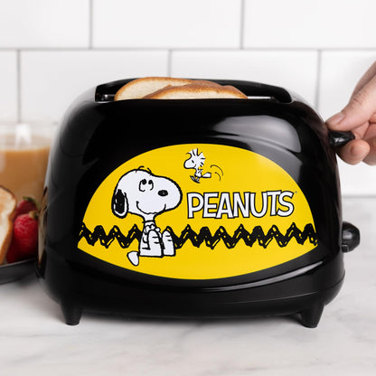 Uncanny Brands Hello Kitty Two-Slice Toaster- Toasts Your Favorite Kitty On Your Toast