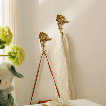 SOFFEE DESIGN 2PCS Golden Flower Metal Hooks, Heavy Duty Coat Hanger for Entryway Bathroom Living Room, Vintage Style Robe Hook