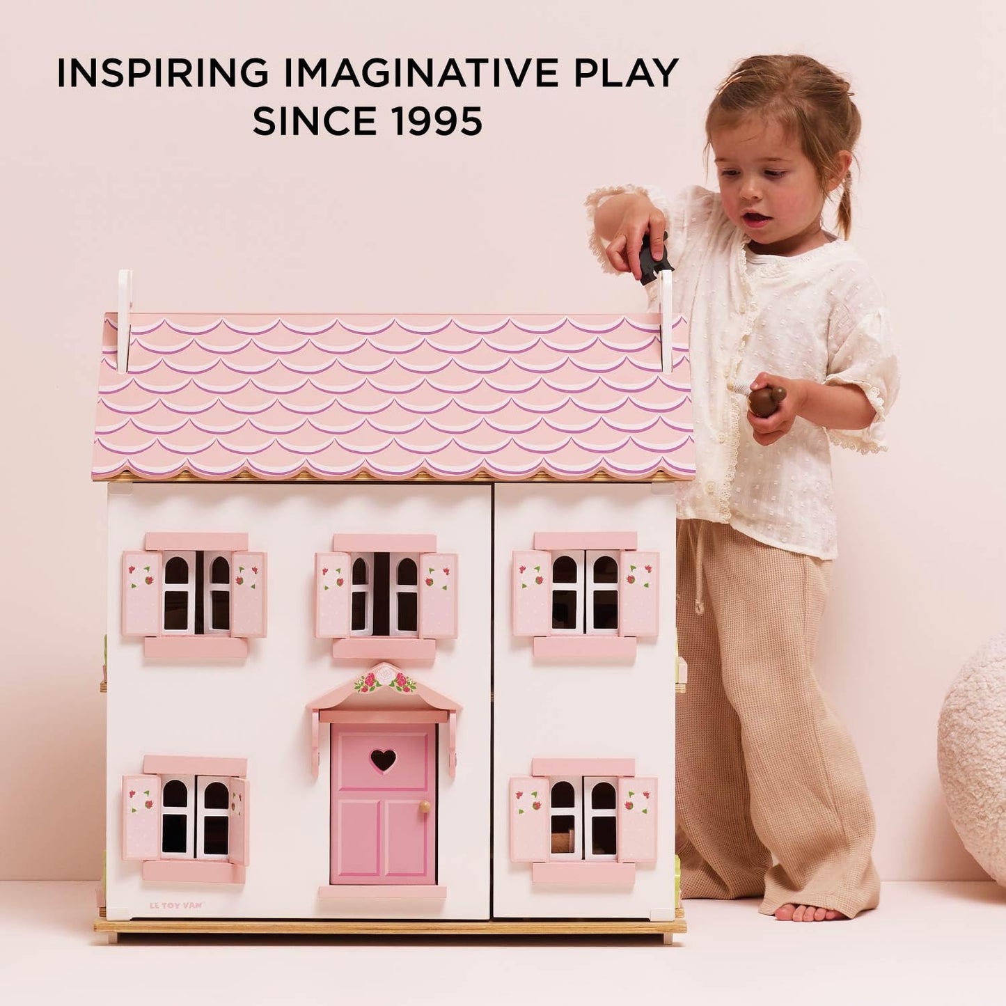 Le Toy Van - Iconic Sophie's Large Wooden Doll House | Dream House Wooden Dolls House Play Set | Great As A Gift | Suitable for Ages 3+