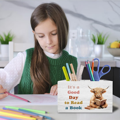 METNBASYY Highland Cow Reading Book Pen Holder for Desk, Book Lover Reader Gifts Pencil Organizer, Highland Cow Gifts Wooden Box Sign Desk Decor for Reading Room Library Classroom Decoration