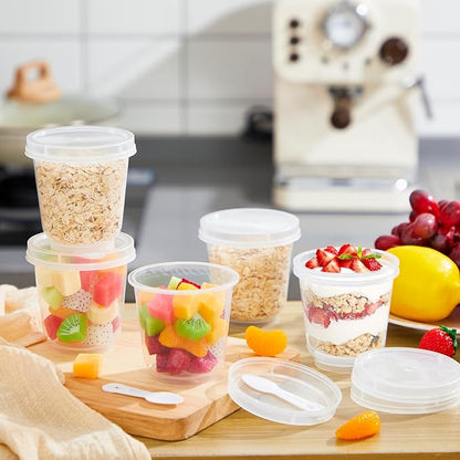 Jingmore 50 Pack 9.5oz Clear Plastic Yogurt Parfait Cups Disposable Overnight Oats Containers with Lids and Spoons Cake Fruit Jars for Food Storage Salad Ice Creams Pudding Snacks (Round Style)
