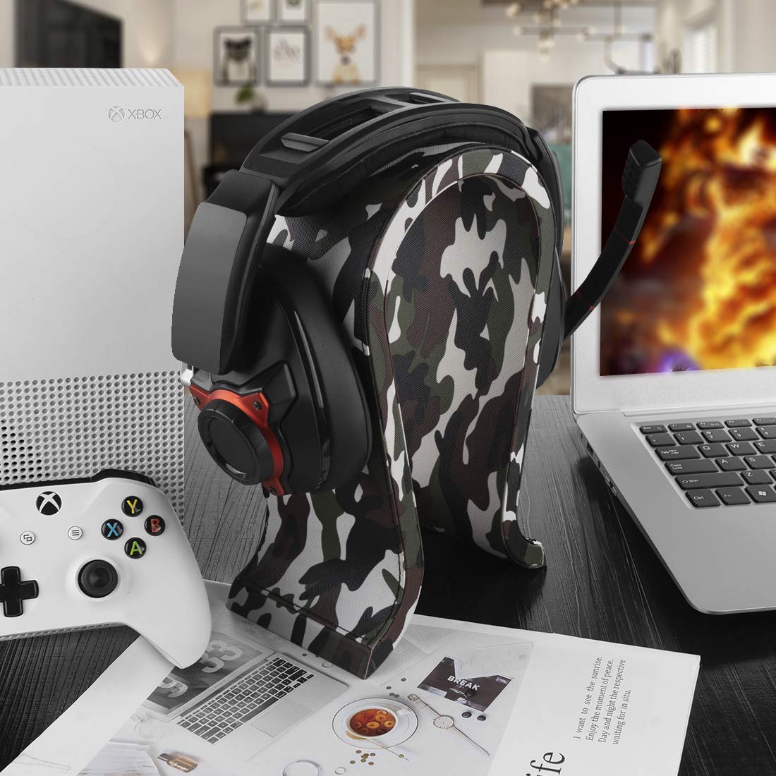 GEEKRIA Camo Gaming Headset Stand, Vegan Leather Wooden Omega Headphone Holder for Desk Setup, Over-Ear Headphones Display Rack Compatible with JBL, HyperX, Razer, Turtle Beach, Sony PS5