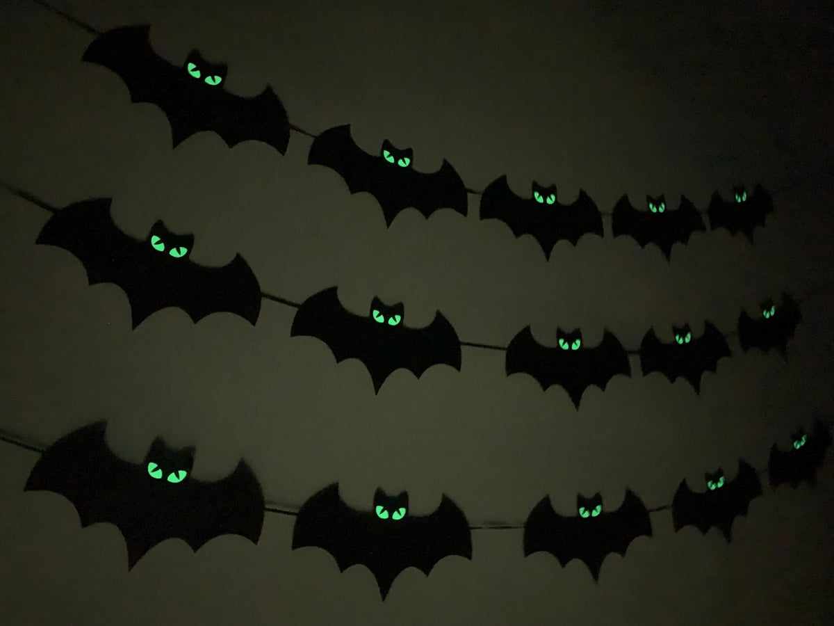 Tinbax Halloween decorations - Glow Eyes Bats Banner for Halloween Bats Decor (Pre-Strung)