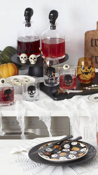 Oneida Barware, 5-Piece Skeleton Whiskey Set, 4 Drinking Glasses & 1 Decanter, Dishwasher Safe, Halloween Decor Indoor, Halloween Table Decorations for Party, Skeleton Themed (4 Glasses, 1 Decanter)