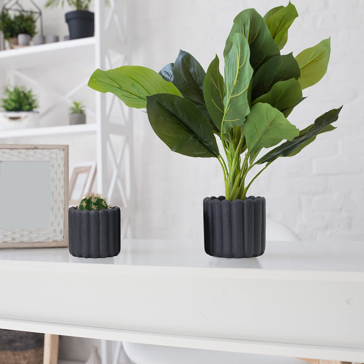 Olly & Rose iOS Vertical Striped Ribbed Plant Pot - Charcoal Speckled Ceramic Planters - 6.6 + 5 Inch Indoor and Outdoor Flower Pots Home Decor (Black Ribbed)