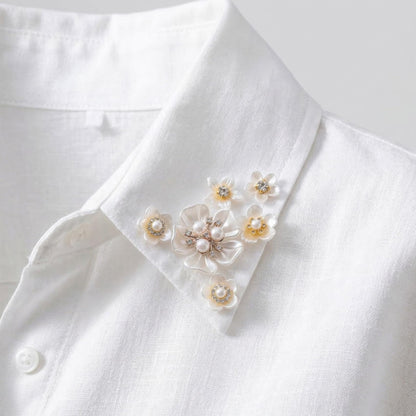 HINZIC 28pcs Flower Pearl Buttons Rhinestone Embellishments, Flatback Faux Pearls Flowers for Crafting, Sparkly Rhinestone Buttons Floral Pearl Applique for DIY Decor Wedding Jewelry - White
