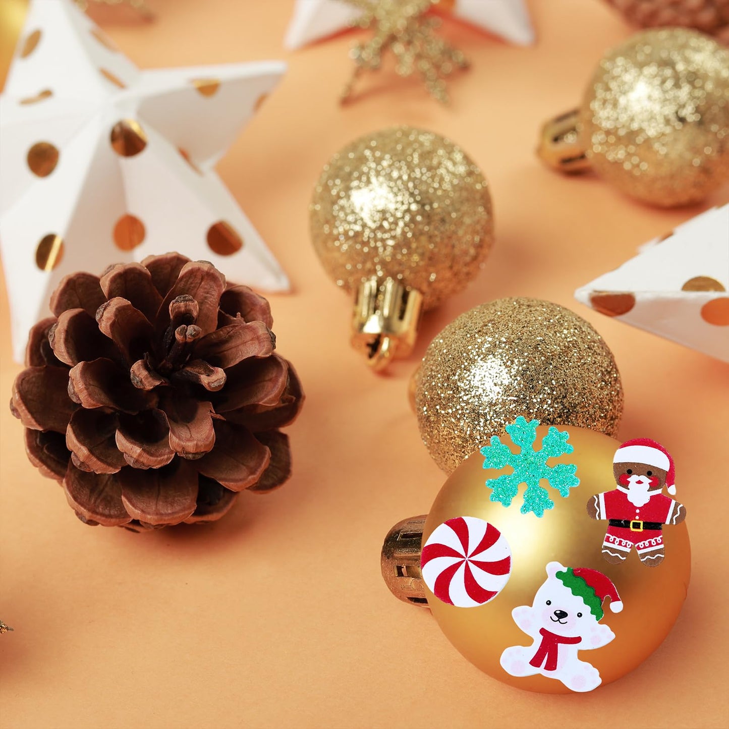 Winlyn 522 Pcs Bulk Assorted Christmas Stickers Christmas Crafts Foam Self-Adhesive Santa Reindeer Snowman Stickers Embellishment Winter Crafts for Kids Holiday Craft Projects Classroom Activities