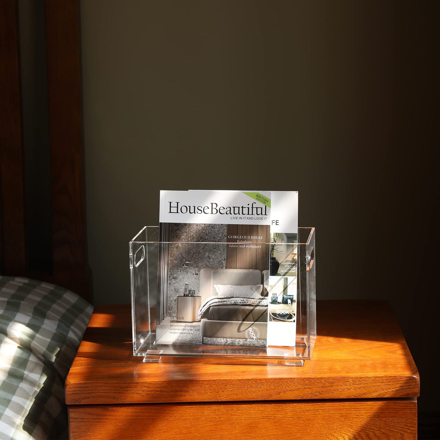 XOHYW Crystal Clear Acrylic Magazine Holder,Space Saving Magazine Rack, Book Basket, Storage Organizer Bin for Living Room, Bathroom, Home Office, Newspapers