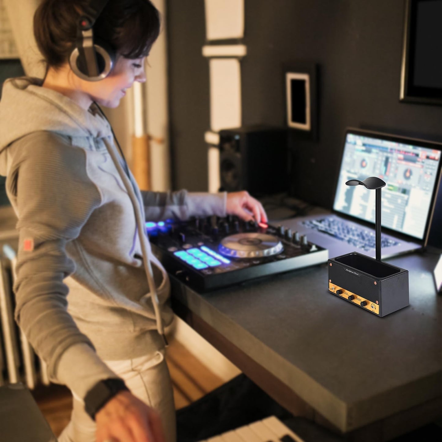Lesdexzz Headphone Stand with Cable Storage, Display Music Lovers' Decorative Items & Suitable Headphone Holder, Contains 1 Base 1 Support Rod 1 Headrest (Metal Texture Black)