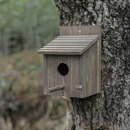 NATUREYLWL Weatherproof Bird House, Wooden Bird Houses for Outside with Pole, Durable Birdhouse for Finch, Bluebird, Cardinals, Hanging Birdhouse Garden Country Cottages