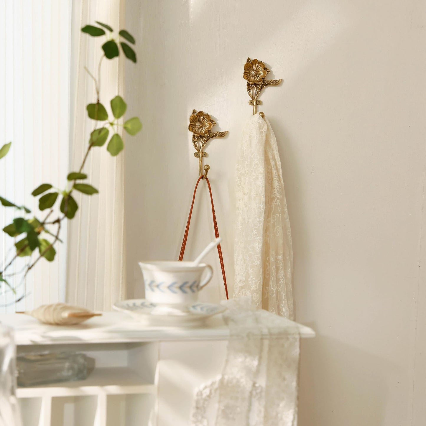 SOFFEE DESIGN 2PCS Golden Flower Metal Hooks, Heavy Duty Coat Hanger for Entryway Bathroom Living Room, Vintage Style Robe Hook