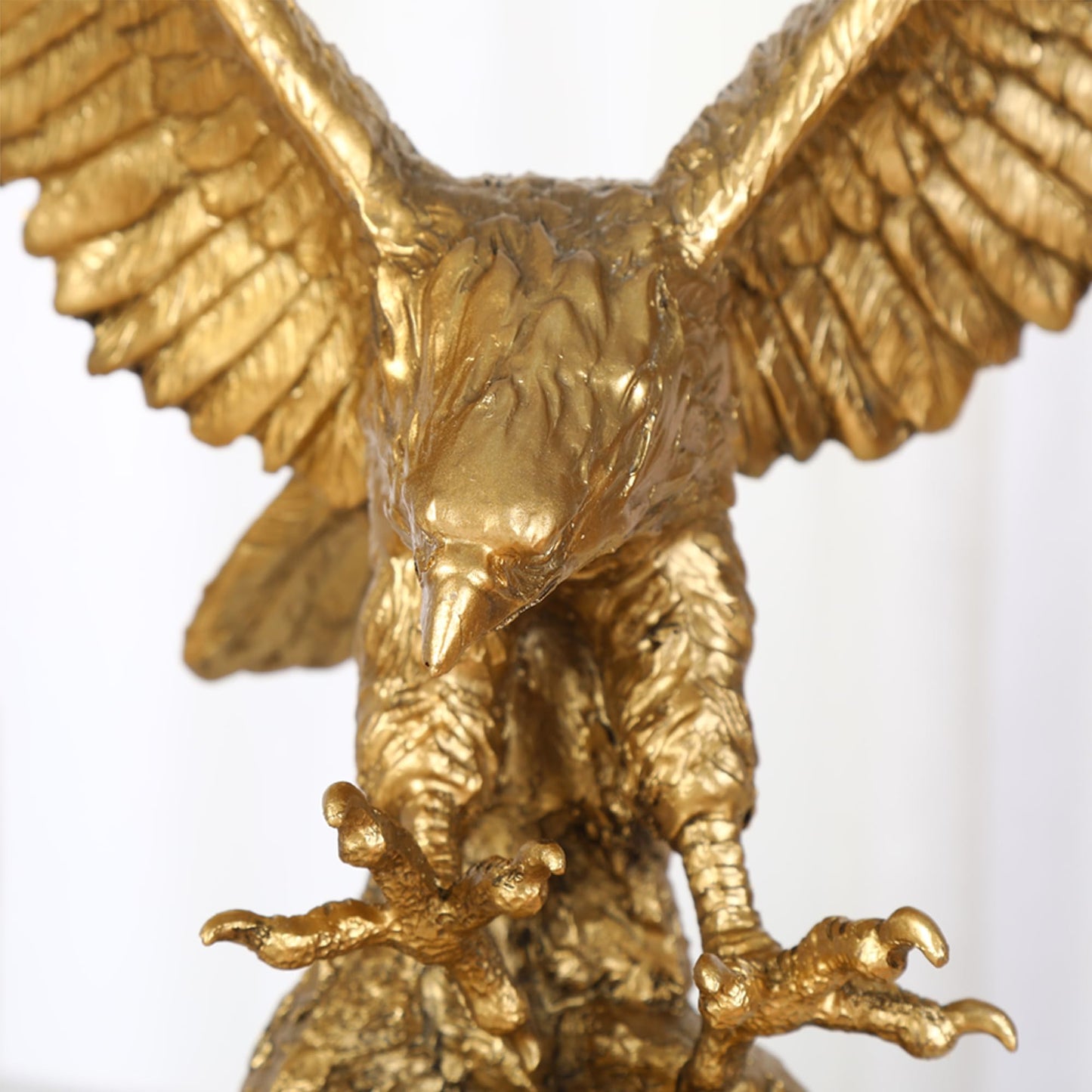 H&W Golden Eagle Statue, Flying Wild Bird Eagle Decorative Bronze Patina Resin Figurine（M）
