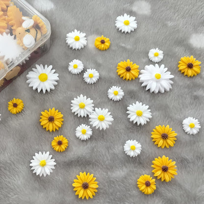 glacely 120pcs Mini Resin Bee Daisy Flowers Decor and Ladybugs Embellishments, Including 30 Pcs Tiny Resin Ladybug 30 Pcs Bee and 60 Pcs Sunflower Decorations for DIY Craft Cloth Pen Box Home Decor