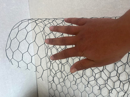 Black 13.5 x 400 Inches Chicken Wire Fencing Mesh PVC Coated Floral Chicken Wire for Crafts Poultry Garden, Hexagonal Galvanized Chicken Coop Rabbit Wire Fencing Netting Plant Protector mesh