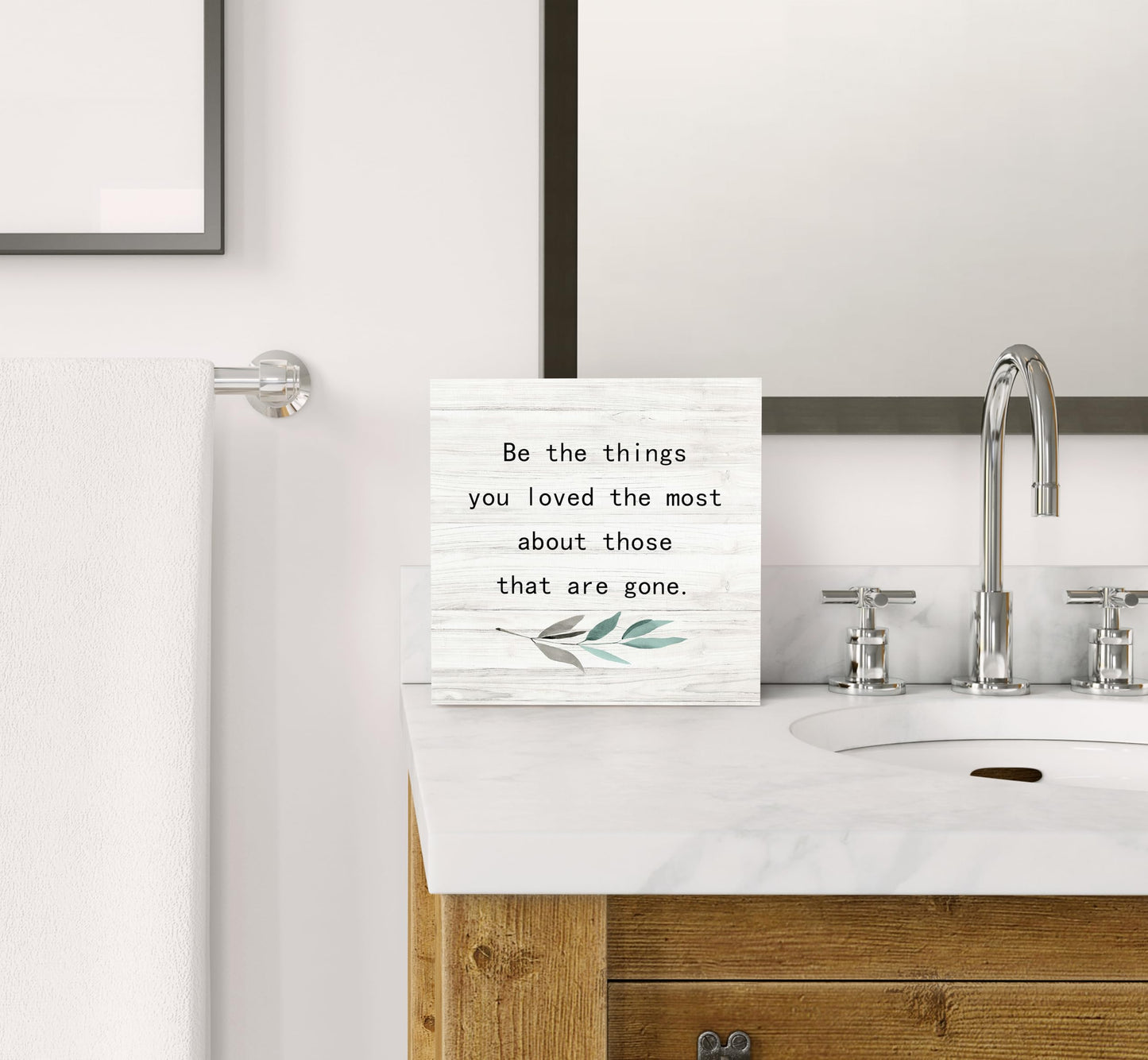 SRADMO Be the Things You Loved the Most About Those That are Gone Wood Box Sign Desk Decor, Rustic Bereavement Memorial Wooden Block Box Sign Decoration For Home Living Room Table Decor, 8x8 Inches
