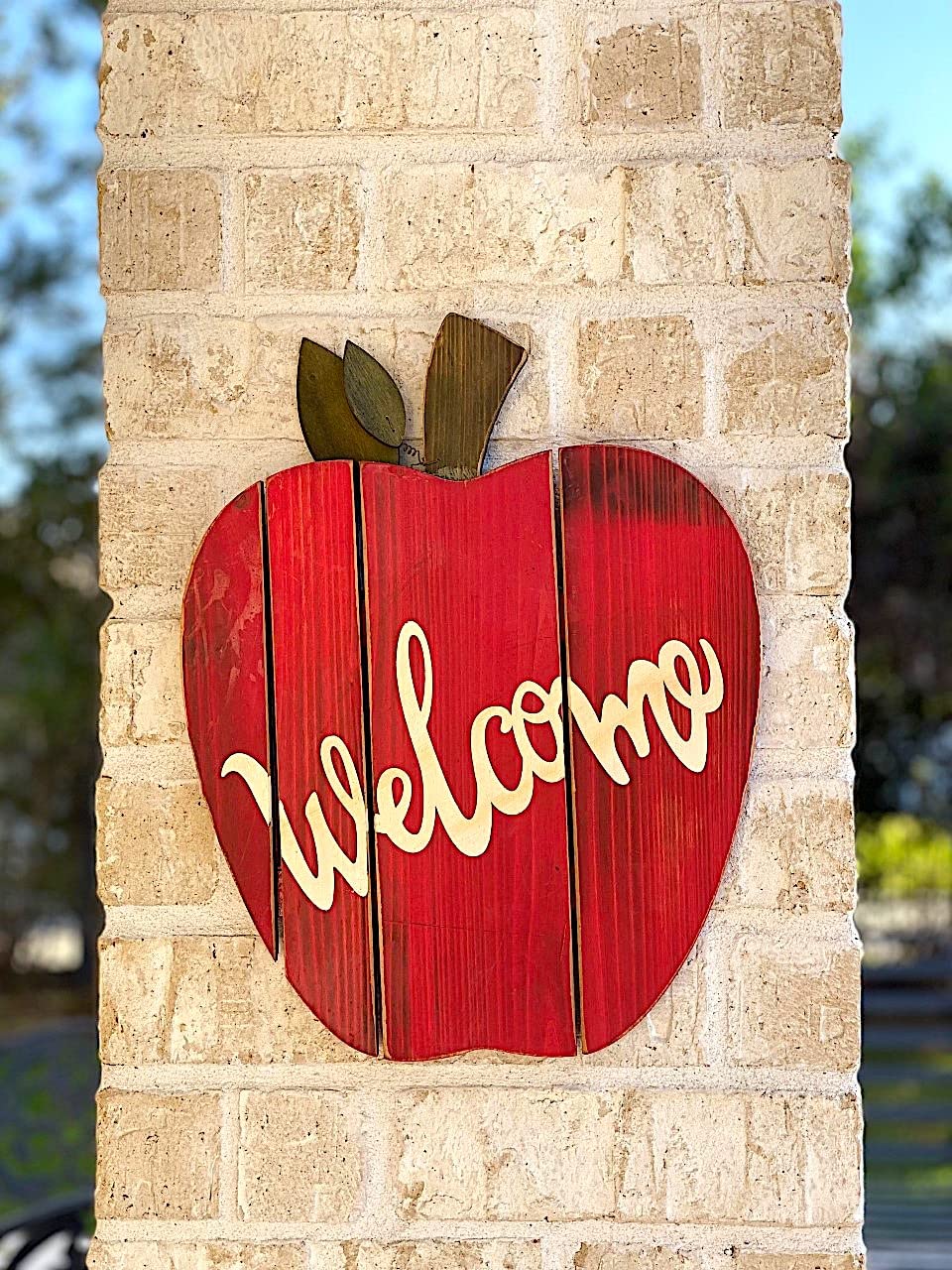 STC World Apple Welcome Wall Door Room Decor Hanging Wooden Art Home Office Indoor Outdoor (Red Apple Welcome)