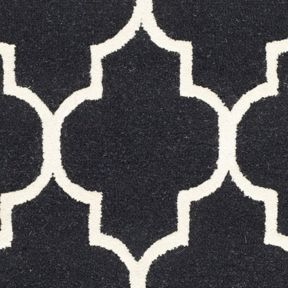 SAFAVIEH Cambridge Collection Area Rug - 5' x 8', Black & Ivory, Handmade Moroccan Trellis Wool, Ideal for High Traffic Areas in Living Room, Bedroom (CAM134E)