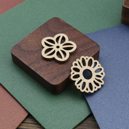 Micro Traders 100PCS Flower & Leaf Shapes Wooden Slices Wooden Embellishments Decorative Wood Chips Ornaments for DIY Scrapbooking Card Making Crafts