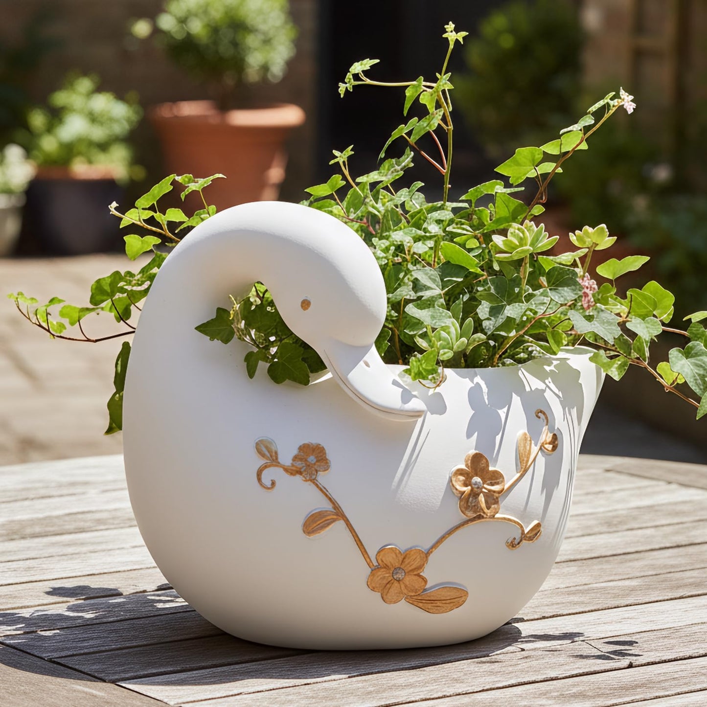 Elenon Goose Planter for Succulents Indoor Outdoor with Drainage Hole, Unique Home Garden Decor Resin Cute Flower Pot Gift Idea for Plant Lovers (White)