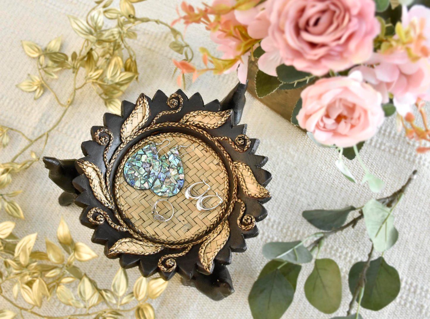 AeraVida Triumphant Elephants Carved Rain Tree Wooden Bowl | Handmade Rustic Decorative Bowl for Serving Snacks, Fruits, and Home Decor | Eco-Friendly Nature-Inspired Centerpiece (Style4)