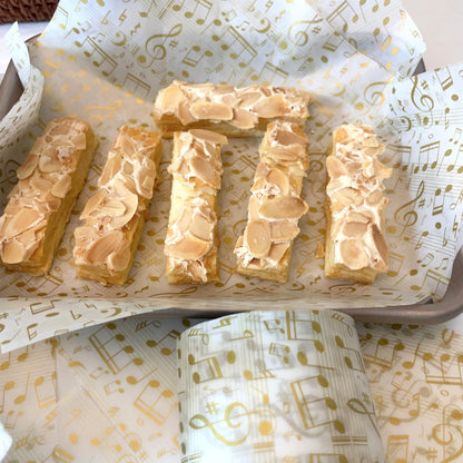 Suiwen 150 Gold and White Music Note Patterned Wax Paper, Food Picnic Greaseproof Paper, Waterproof Dry Hamburger Liners Wrapping Tissue for Plastic Food Basket