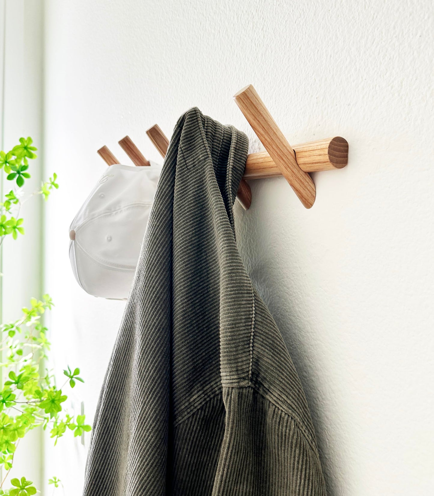 Flynt Ave. Modern 5-Hook Wooden Coat Rack, Decorative Coat Rack wall Mount for Bags, Hats, Purse, Heavy Duty, Sturdy (Ash White)