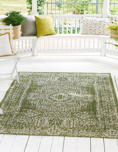 Unique Loom Outdoor Traditional Collection Area Rug - Timeworn (3' x 5' 1" Rectangle Green/Ivory)