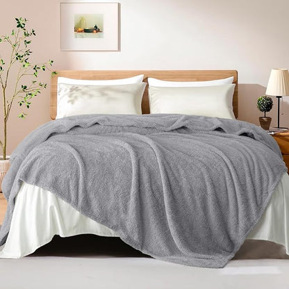 Exclusivo Mezcla Fleece King Size Bed Blanket, Ultra Soft, Lightweight and Fuzzy Light Grey Blanket for Women, Home Decor, 90x104 Inches