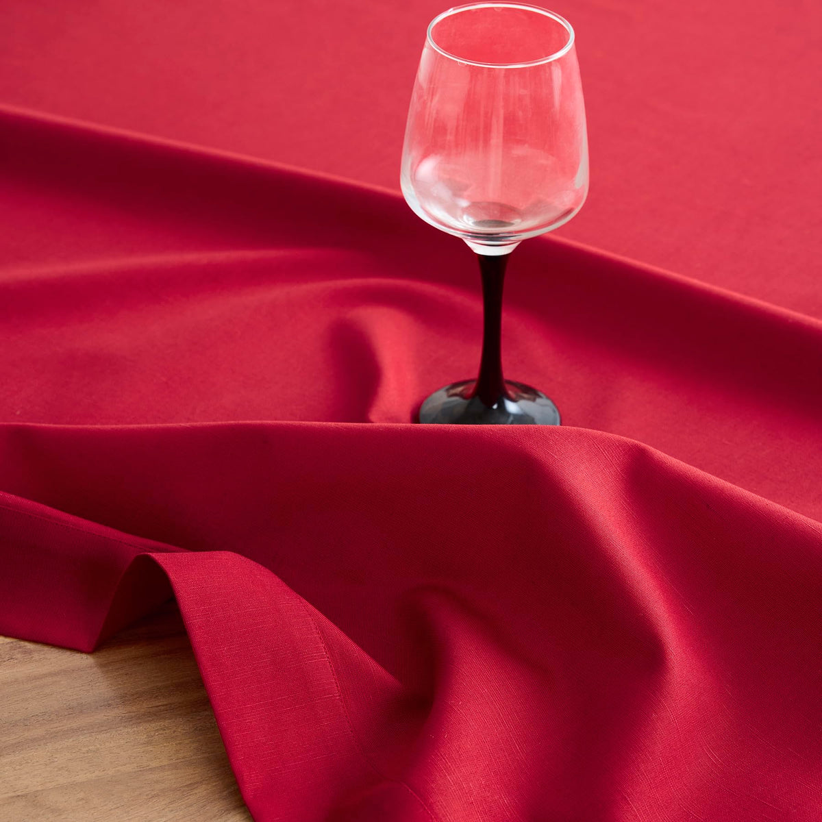 Solino Home Scarlet Red Cotton Linen Napkins Set of 4-20 x 20 Inch Cloth Dinner Napkins, Machine Washable Kitchen & Dining for Summer Decor, 4th of July - Dru