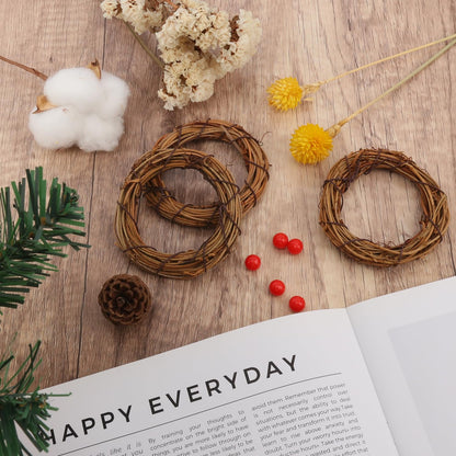 Geytetqi 40 PCS Natural Grapevine Wreaths, 3.2 Inch Beautiful Vine Branch Wreath for DIY Crafts and Christmas Decorations, Ideal for Wedding Decor