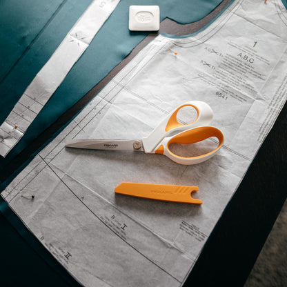 Fiskars RazorEdge Fabric Scissors - 9" Heavy Duty Fabric Shears with SoftGrip Ergonomic Handle, Premier Grade Stainless Steel Blades