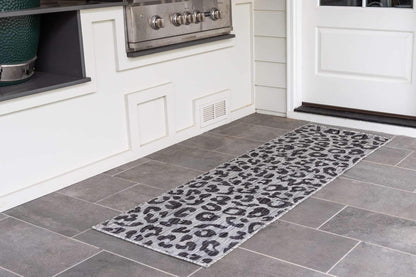 Unique Loom Outdoor Safari Collection Area Rug - Leopard (2' x 6' 1" Runner, Light Gray/ Gray)