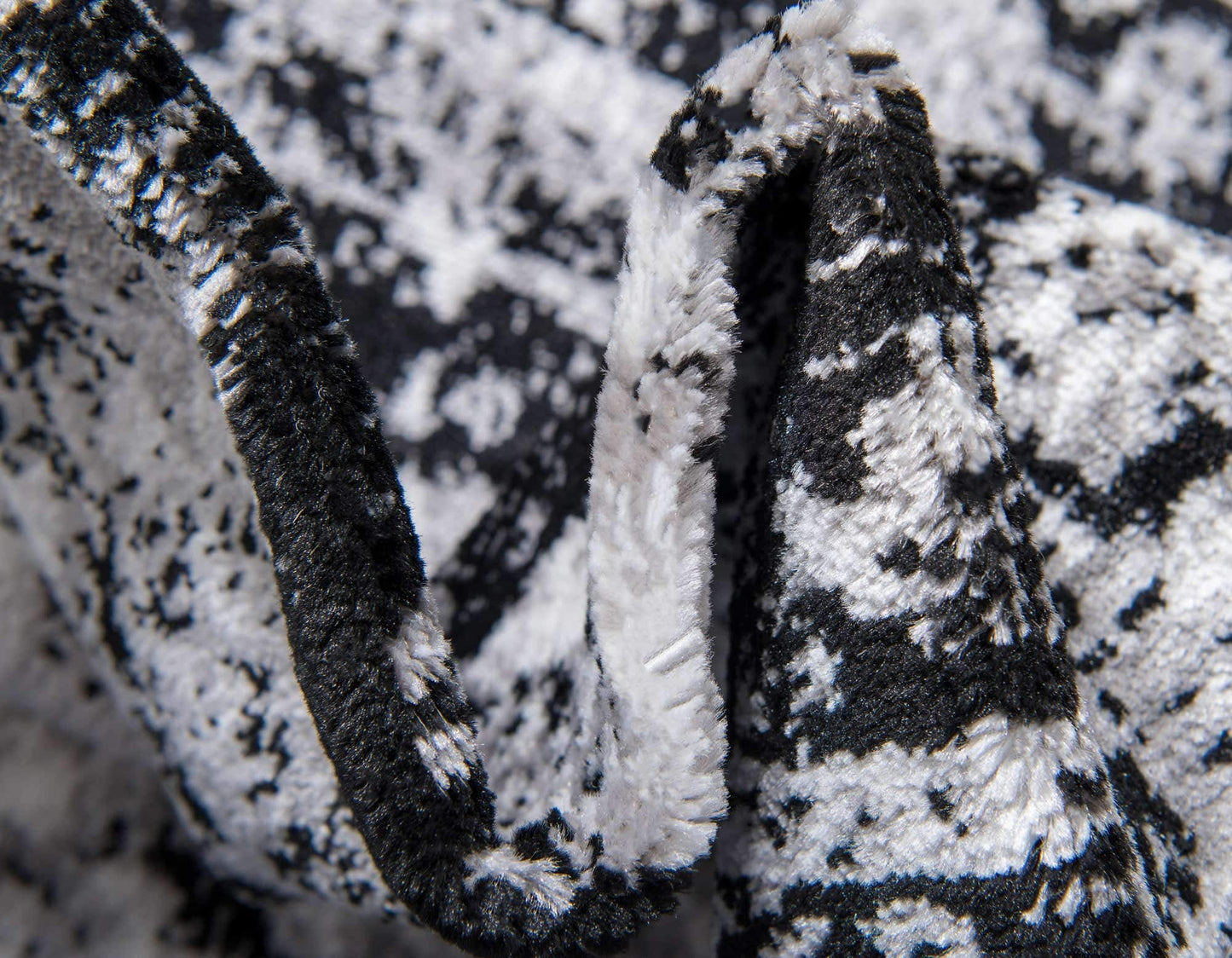 Unique Loom Sofia Collection Area Rug - Salle Garnier (5' 3" x 8' Rectangle, Black/ Ivory)