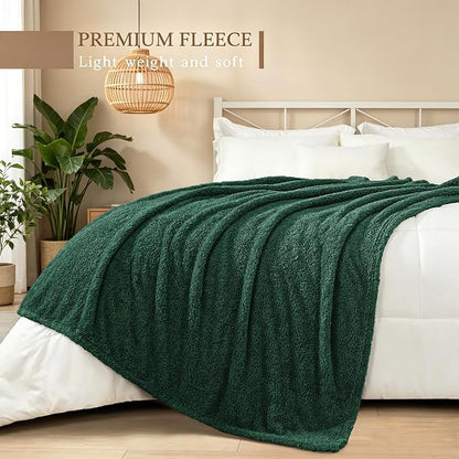 Exclusivo Mezcla Fleece King Size Bed Blanket, Ultra Soft, Lightweight and Fuzzy Forest Green Blanket for Women, Home Decor, 90x104 Inches