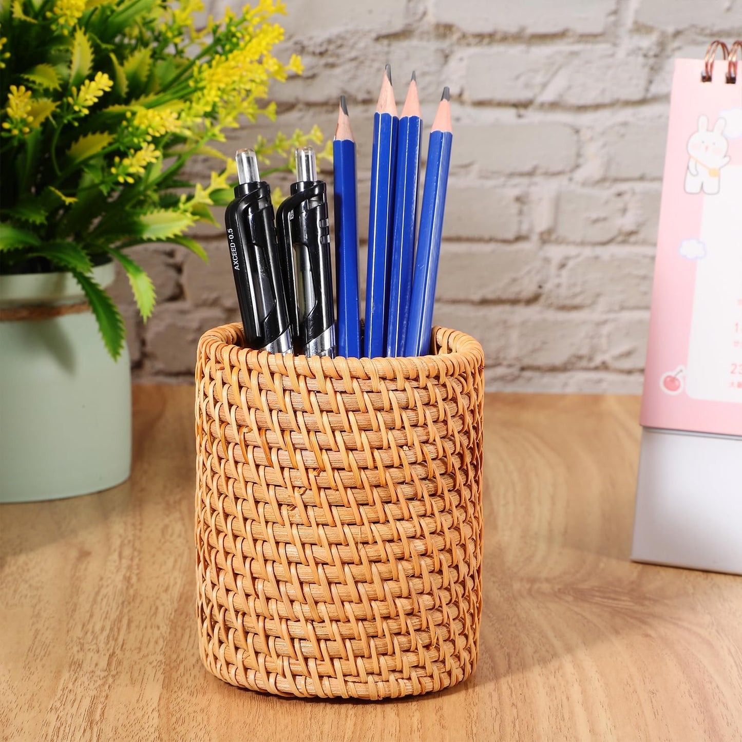 Lurrose 2pcs Rattan Pencil Holder Handmade Pen Cup Wicker Makeup Brushes Holder Woven Vine Pen Container Desk Organizer for Home Office Desktop Kitchen Utensil