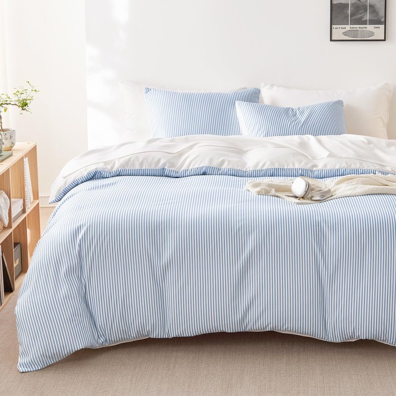 Wake In Cloud - Striped Comforter Set, Ticking Stripe Vertical Pinstripe Neutral Farmhouse Pattern Printed, Soft Lightweight Bedding, 3 Pieces, Blue White, Queen Size