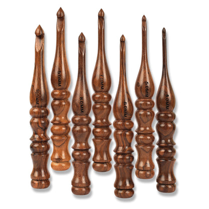 PIEWOOD - Wooden Crochet Hooks, Set of 7 Crochet Hooks Ergonomic Soft Grip Handle, Crochet Hooks for Crocheting Yarn, Knitting Gift for Her (Set of 7)