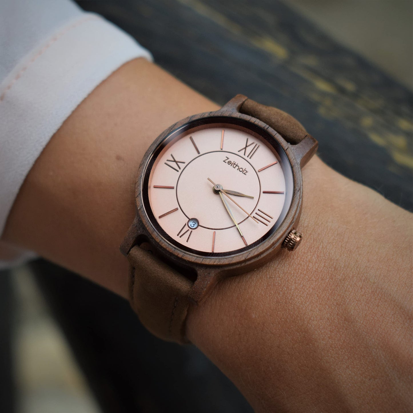 Zeitholz Wooden Watch Women, Wooden Watch, Gifts, Analog Watch, Date, New Rosenbach Collection 36mm, Natural Wood, Japanese Quartz Movement, Leather Strap. (Brown)