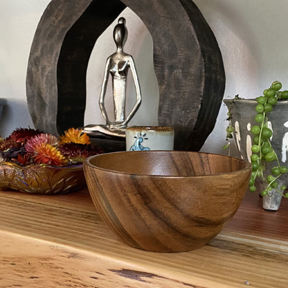 WRIGHTMART Small Wooden Bowls Set of 4, 5 Inch Solid Acacia Wood Bowls, Joint-Free Non-Laminated Snack & Dip Bowls, Handmade Rustic Bowls for Nuts, Desserts, Sauces & Side Dishes