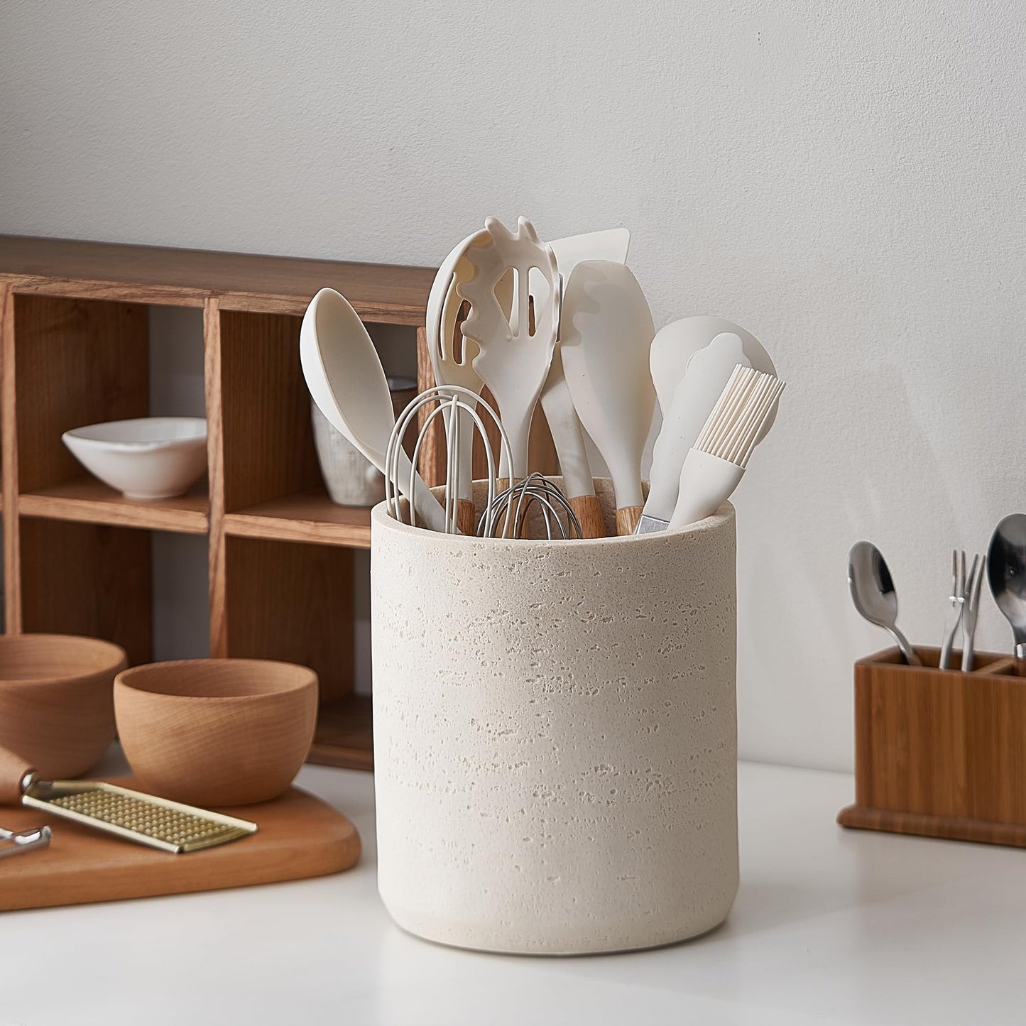 Rustic Beige Stone-Look Utensil Crock for Kitchen Counter – 6" x 7" Heavy Resin Holder with Non-Slip Base, Organizes Wooden Spatulas & Cooking Utensils, Farmhouse Kitchen Decor