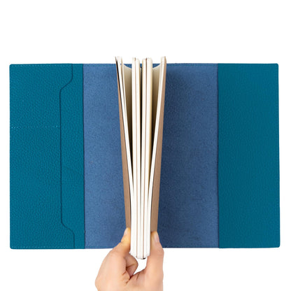 WANDERINGS A5 Travelers Notebook with Pockets, Blue Colour - Genuine Leather Journal, 6 x 8.5/15 x 22cm, Refillable Travel Journal to Capture All Life's Adventures, 120 GSM Blank Inserts